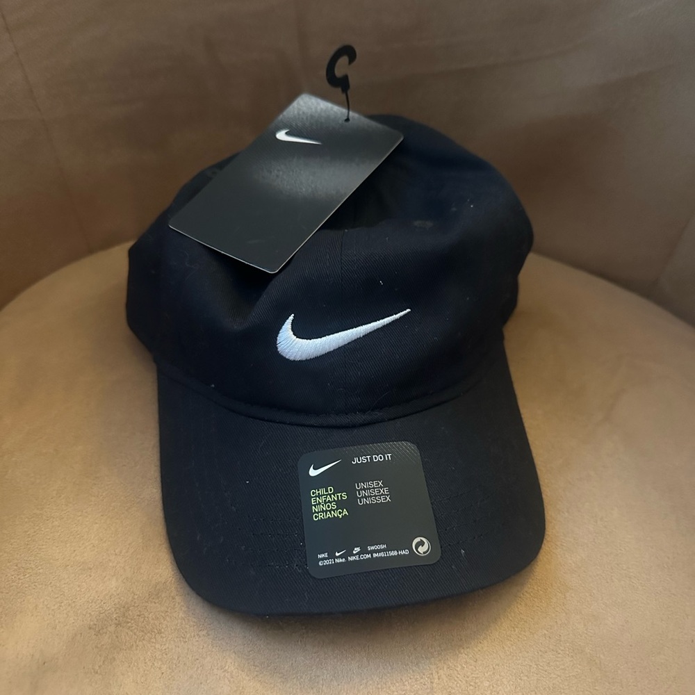 Nike Black and White Unisex Cap